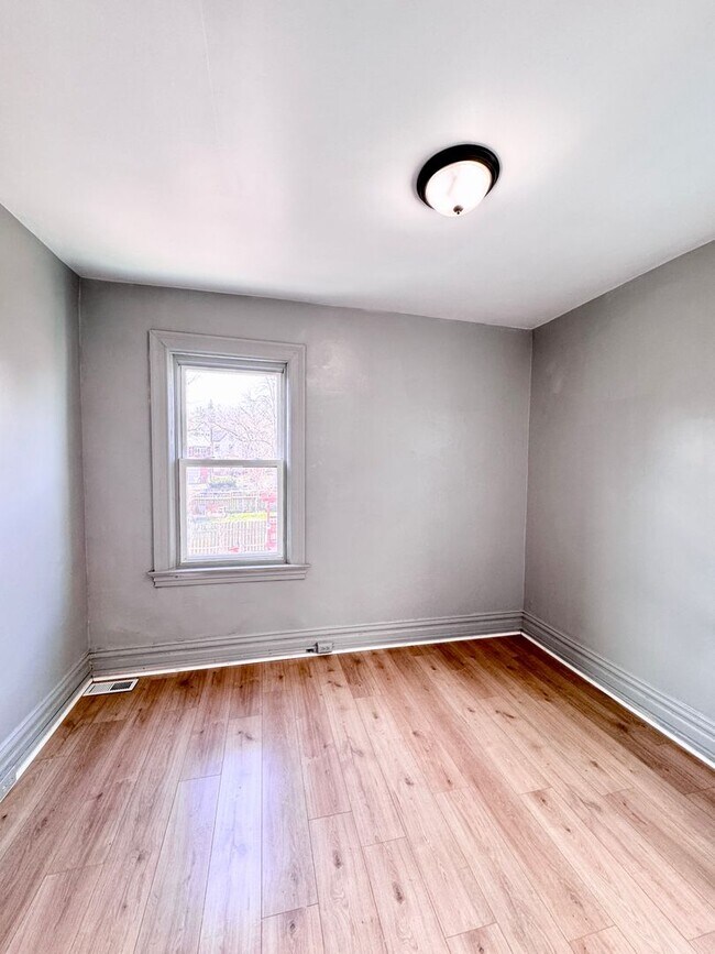 Building Photo - 504 1/2-506-508 Peebles St