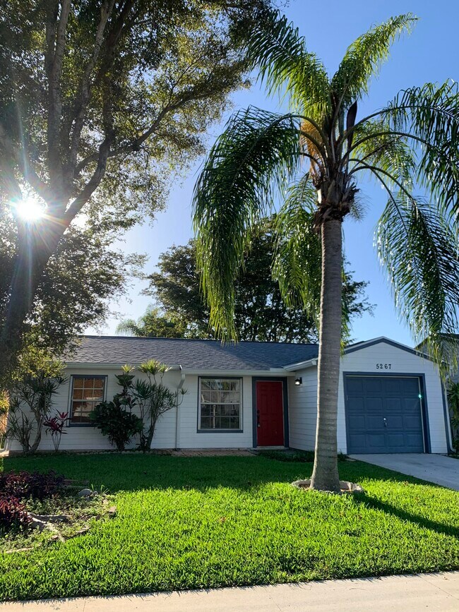 Primary Photo - 5267 Edgewood Dr