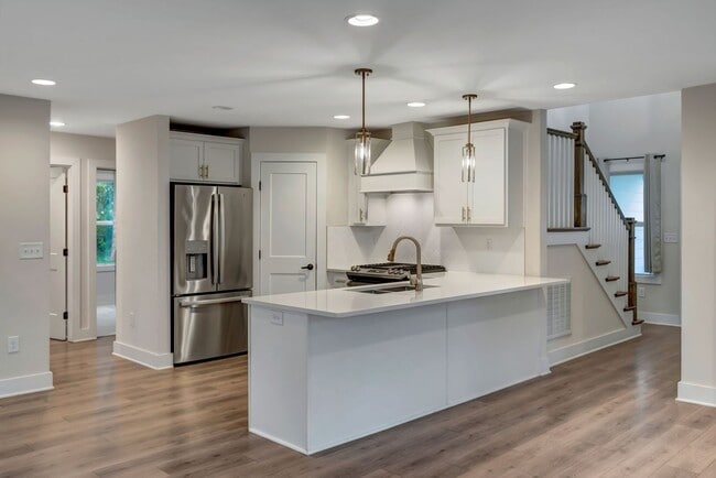 Building Photo - Modern 4 Bedroom/ 3 Bath Home in East Nash...