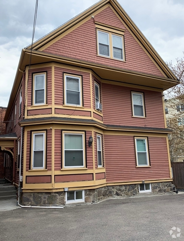 Building Photo - 46 Aspinwall Ave