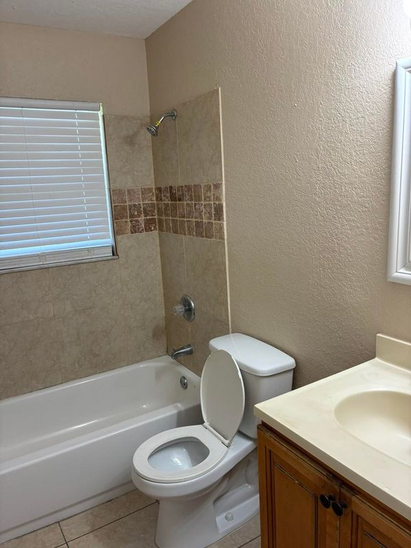 Building Photo - 1420 Barton Rd