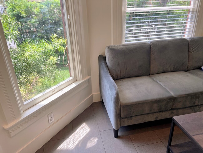 Building Photo - 1301 W 22nd St