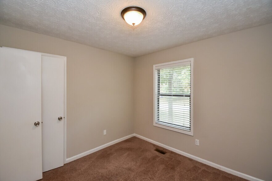 Building Photo - 4173 Woodcrest Dr