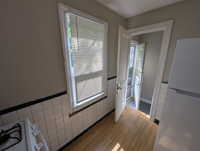 Building Photo - Single Family Charmer in Jennings - Sectio...