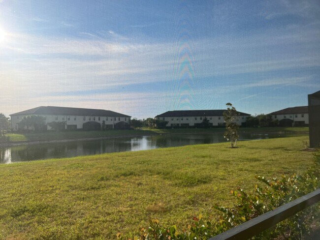 Building Photo - 3BR/2.5BA/1CG Townhome in Gran Paradiso