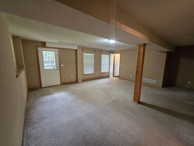 Building Photo - Huge three bedroom home available for rent