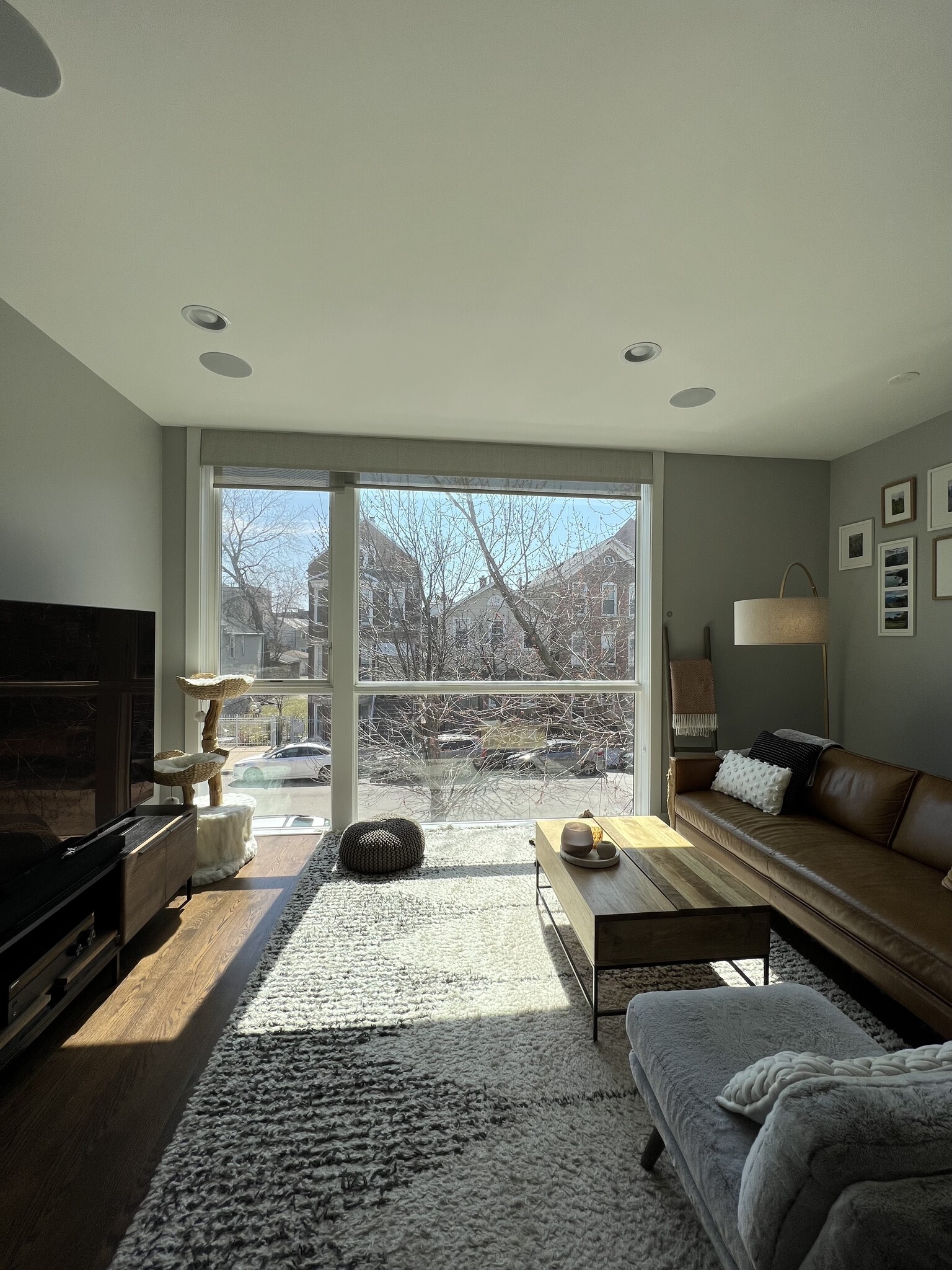 Living Room - 1534 W Cortez St