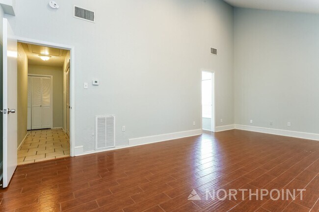 Building Photo - 4 BR/3.5BA | Newly Renovated Single Family Home | 1-Car Covered Parking |Backyard Deck