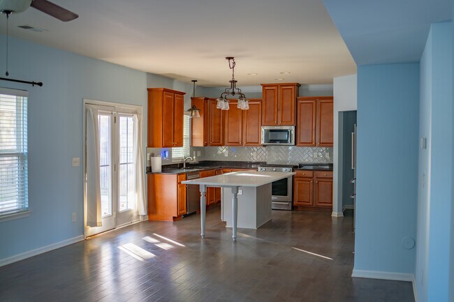 Building Photo - 1098 Kings Bottom Dr