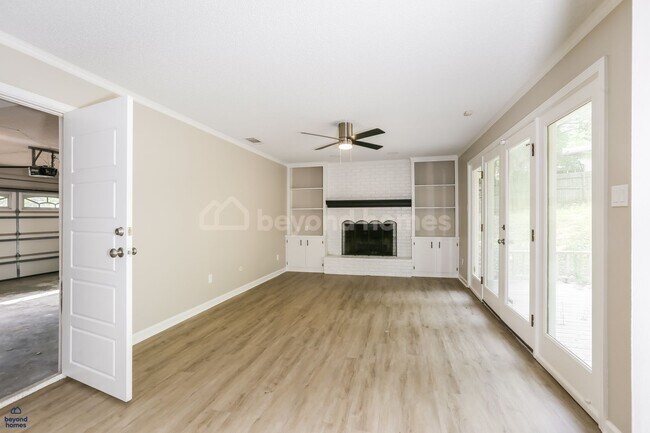 Building Photo - Recently renovated and highly desirable 4 bedroom / 2.5 bath home with 2,028 sq ft of space!
