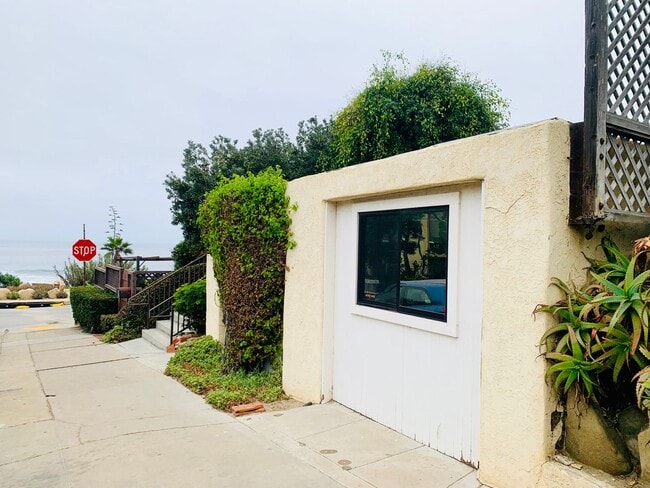 Building Photo - 1BD/1BA LA JOLLA COTTAGE ACROSS FROM WINDANSEA! AVAILABLE JUNE FOR $2,895/mo!
