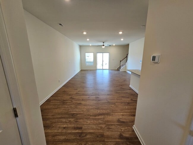 Building Photo - Like New Town Home in Kellerton Place, Monroe!