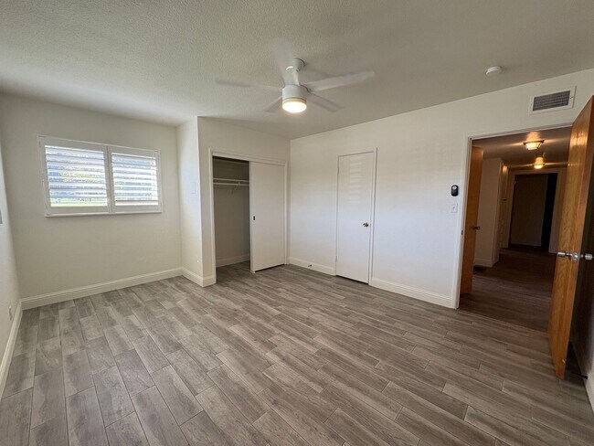 Building Photo - 341 N Garden Dr
