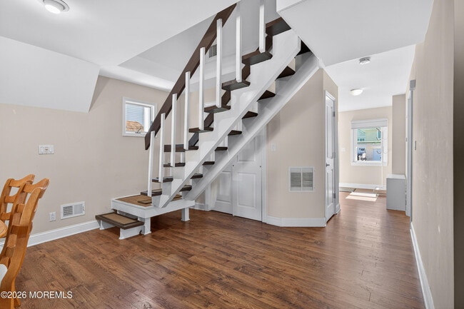 Building Photo - 13 Clearwater Way