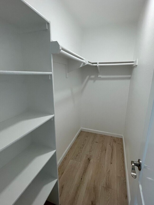 Building Photo - Remodeled 1 Bedroom in San Diego!! Water/Trash Included