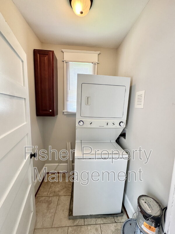 Building Photo - 411 W 26th St