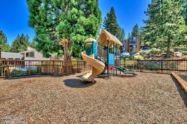 Building Photo - 215 Clubhouse Cir