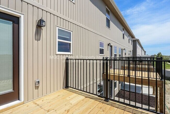 Building Photo - Beautiful Serrano Townhome with FULLY FINISHED Walk-out Basement