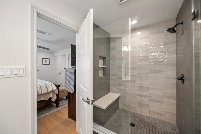 Building Photo - 1615 Maux Dr