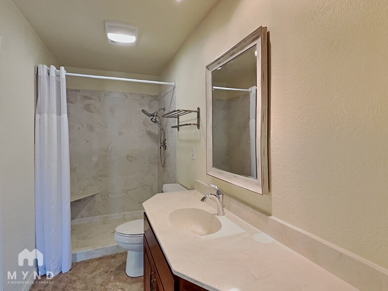 Building Photo - 7900 N Leonardo Da Vinci Way