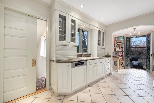 Building Photo - 4 Hunter Ave