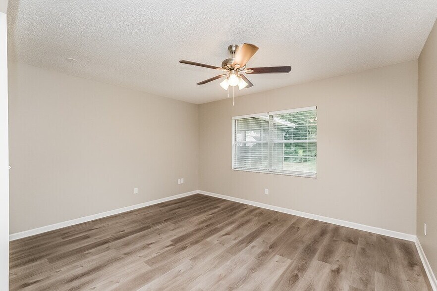 Building Photo - 3910 Briarlake Dr