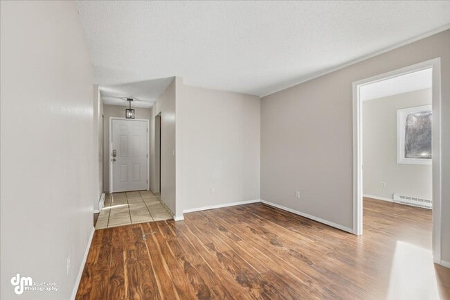 Building Photo - Charming 2BD/1BA Condo
