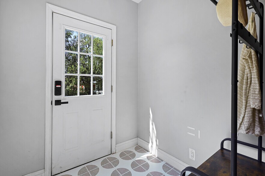 Building Photo - 3337 Salena St