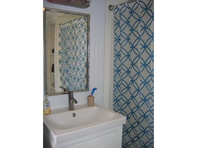 Building Photo - 11 Great Boars Head Ave