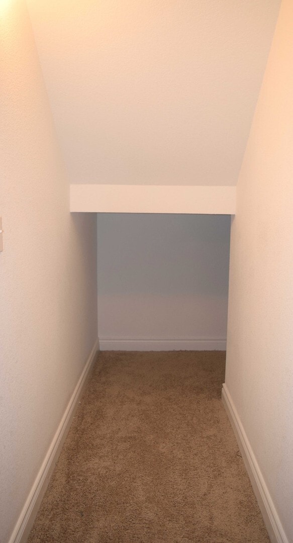 Building Photo - Gorgeous Split Foyer Home!