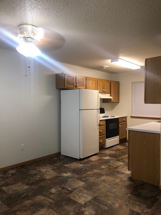 Building Photo - 356 S Hill St