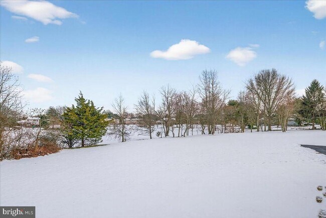 Building Photo - 7 Redwood Ct