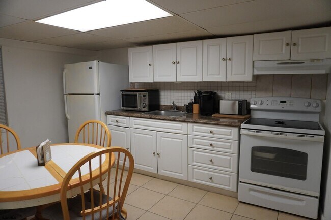 Building Photo - 4703 Ventnor Ave