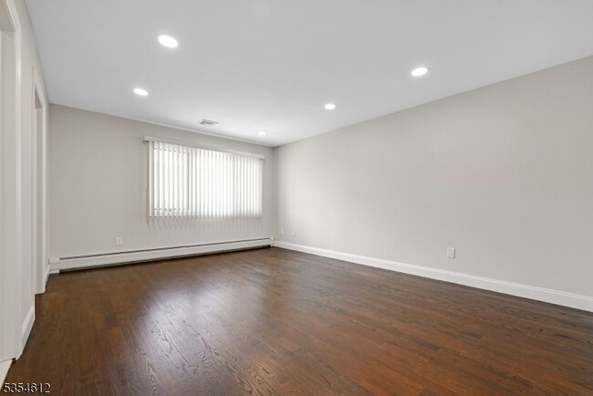 Building Photo - 266 Garibaldi Ave