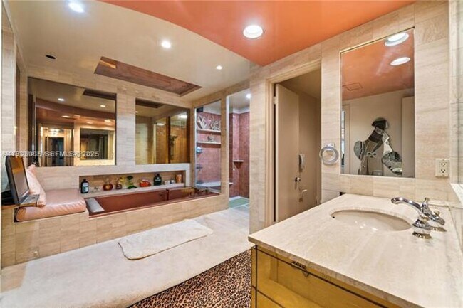 Building Photo - 11111 Biscayne Blvd