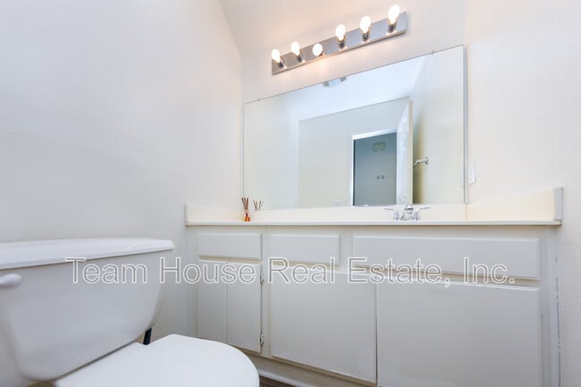 Building Photo - 25620 Wordsworth Ln