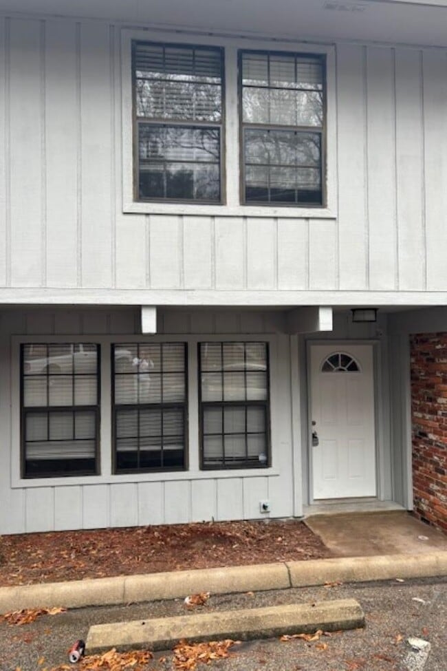 Primary Photo - 804 Timbers Ct