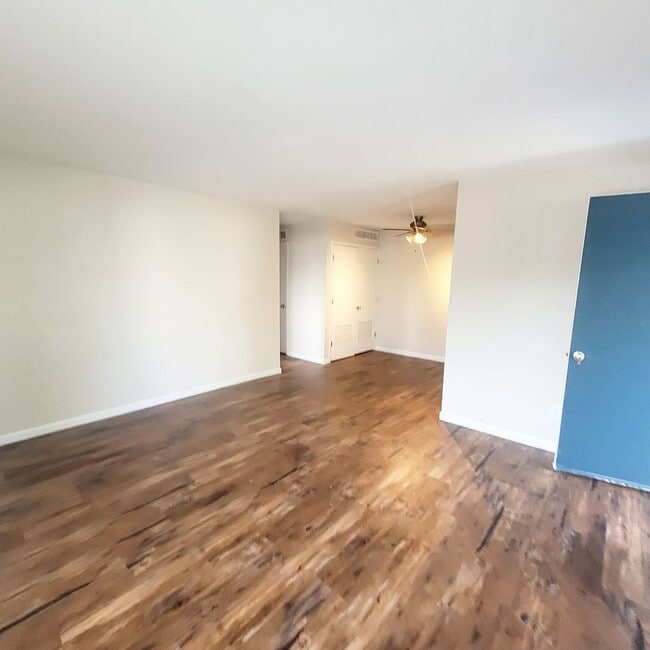 Building Photo - Westdale Townhomes