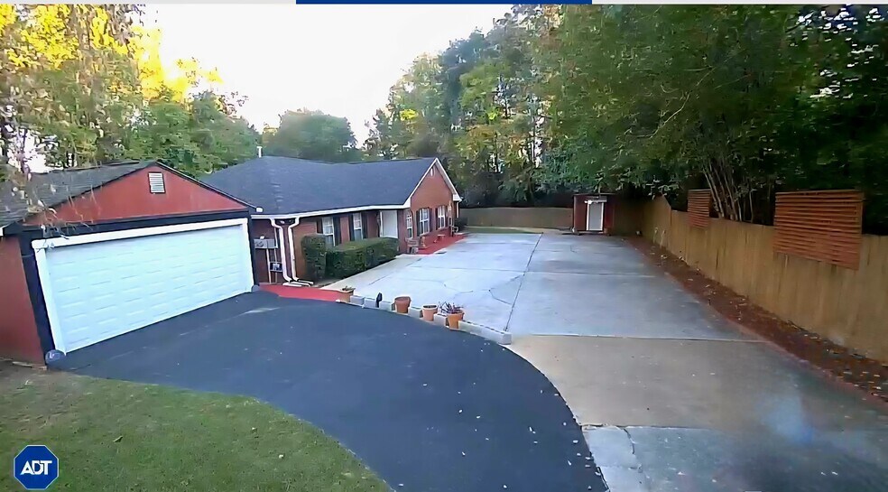 Building Photo - 824 Cliff Dr