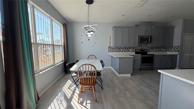 Building Photo - 2661 Plumberry Ave