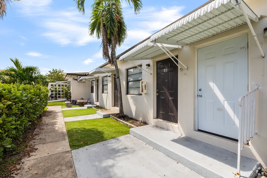 Building Photo - Hialeah Apartments East 7th Street