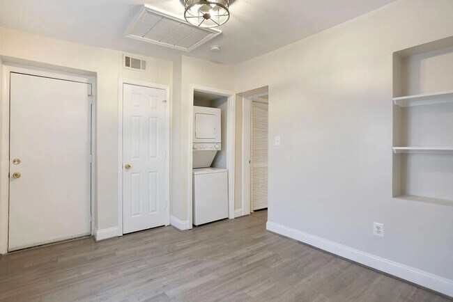 Building Photo - 1712 West Virginia Ave NE