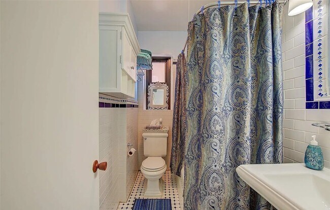 Building Photo - 76-66 Austin St