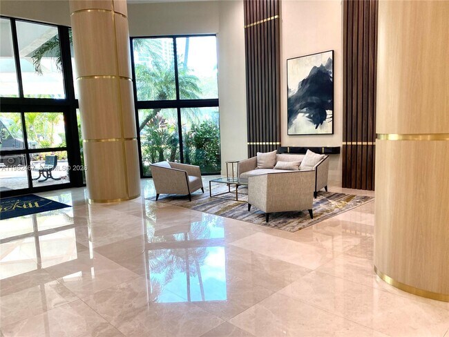 Building Photo - 3500 Mystic Pointe Dr