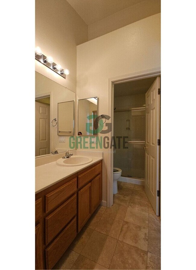 Building Photo - Available Now! 3 Bedroom 2 Bath Spacious Home in Tracy!!