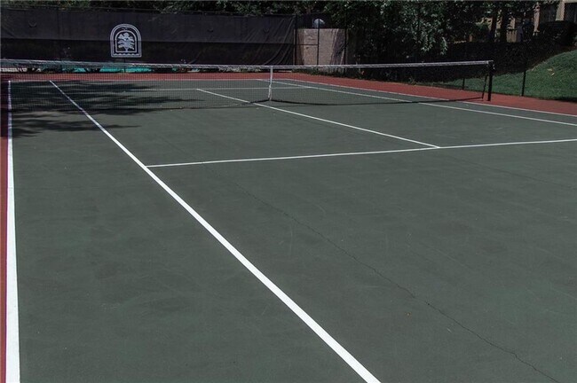 Building Photo - Rare Cross Creek 2 Bedroom-2.5 Bathroom Townhouse, Available NOW!