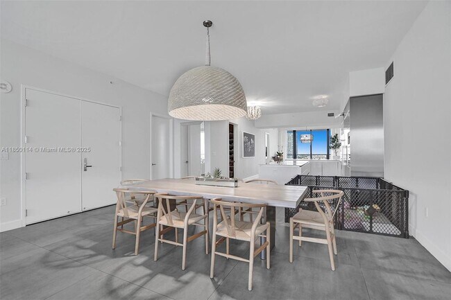 Building Photo - 5000 Island Estates Dr