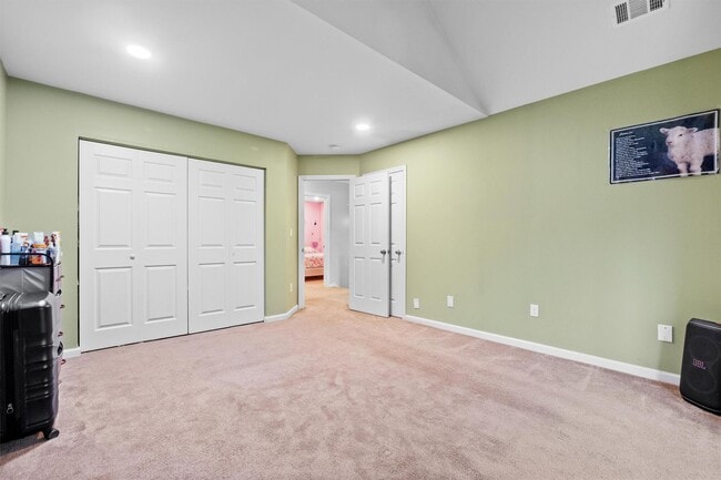 Building Photo - 124 Creekside Cir