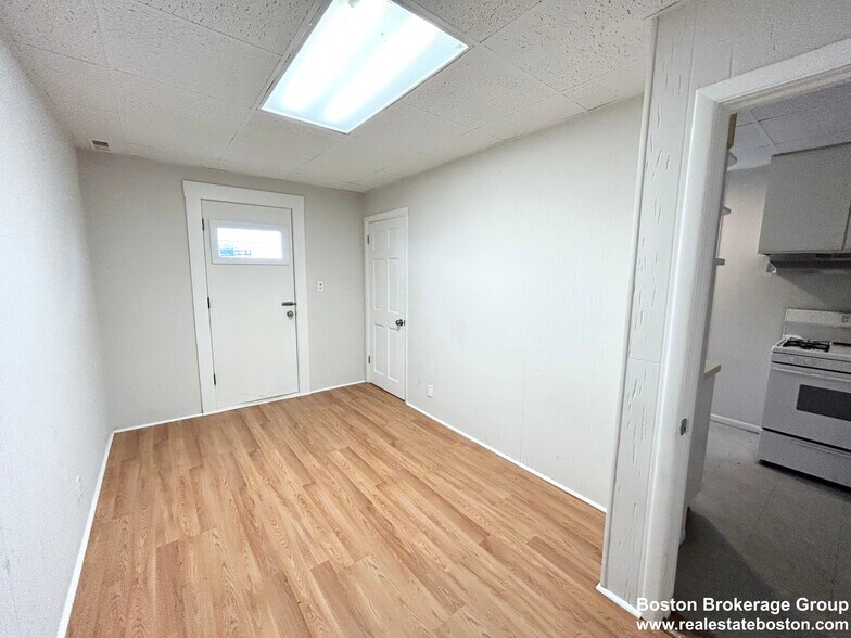 Building Photo - 103 Buttonwood St