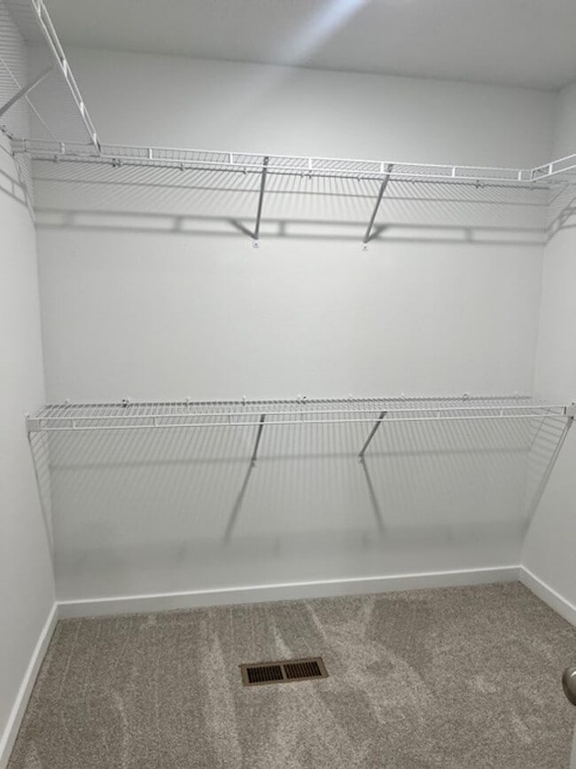 Building Photo - 4 BR HOME IN NIXA!